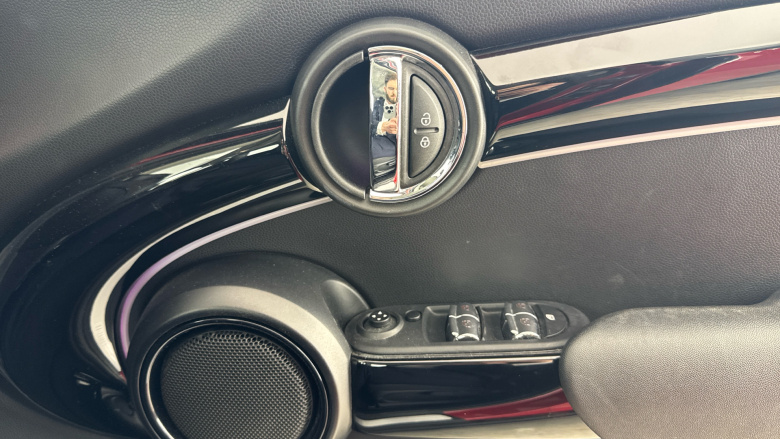 MINI Hatchback 1.5 Cooper Classic 5dr Auto Petrol Hatchback